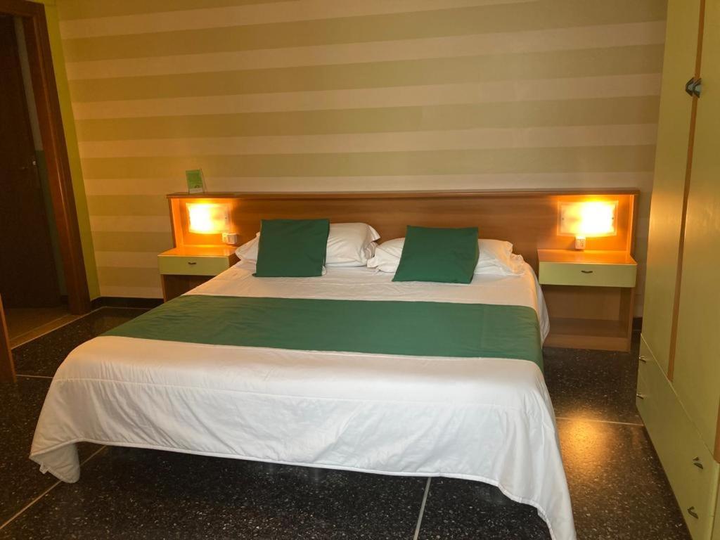 Glory Hotel 2*
