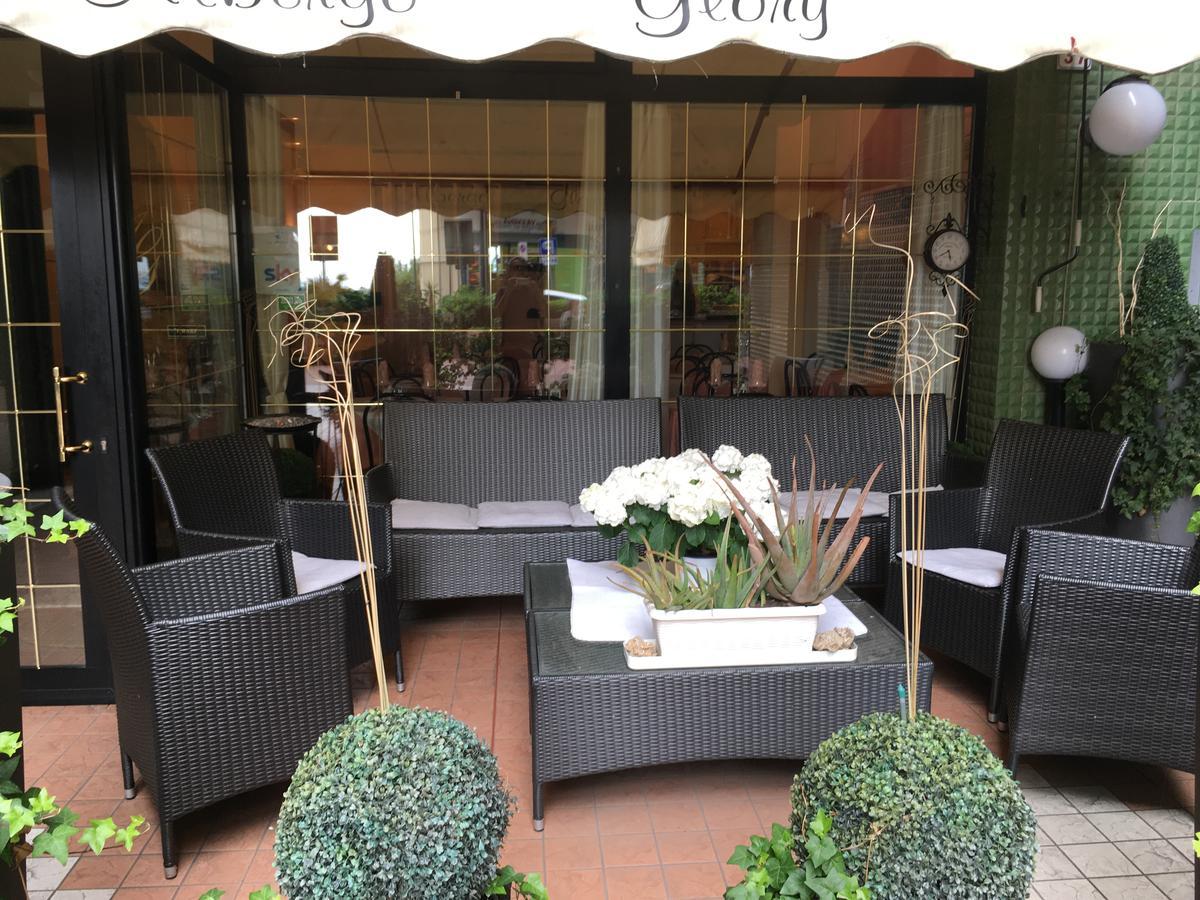 Hotel Glory 2*